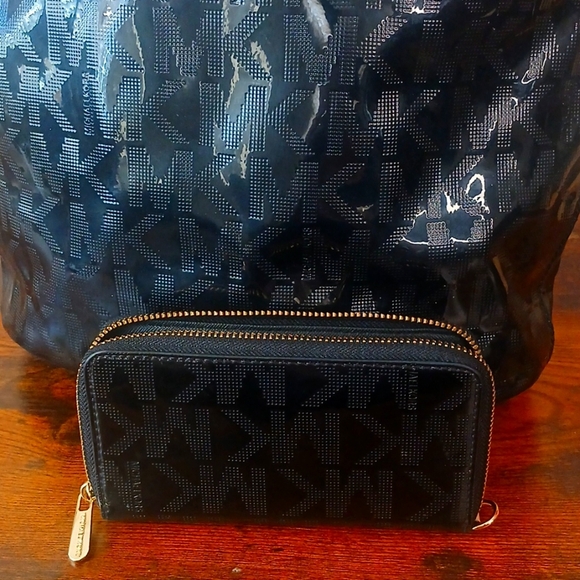 Michael kors logo pvc signature tote black and tan With Matching Wallet Set - Picture 16 of 16